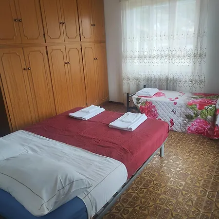 Housecurti1 Apartment